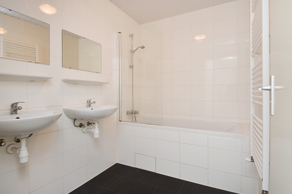 Medium property photo - Linnaeusstraat 142, 2522 GW Den Haag